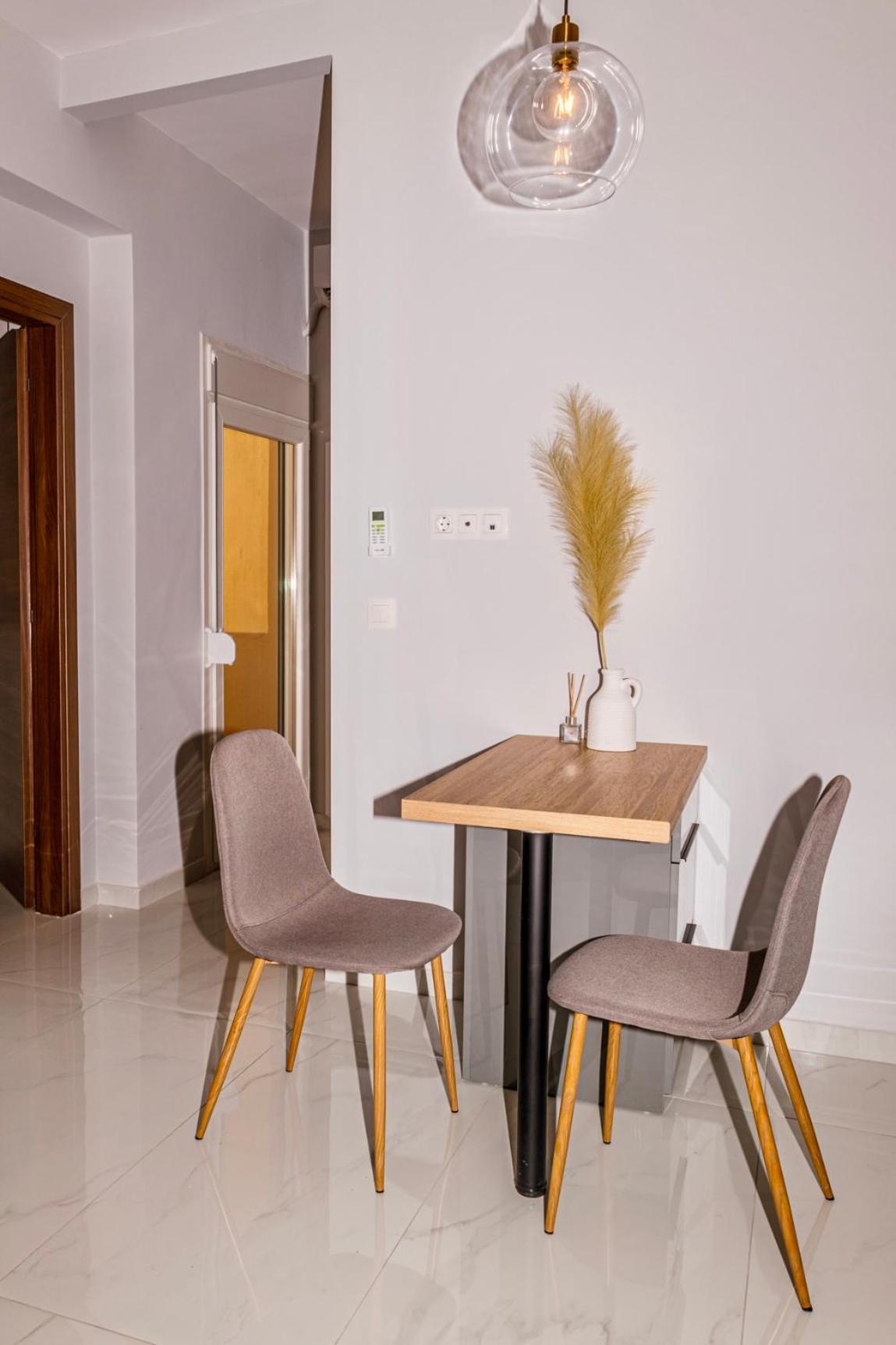 Cozy Studio In The City Center Tesalonika Bagian luar foto