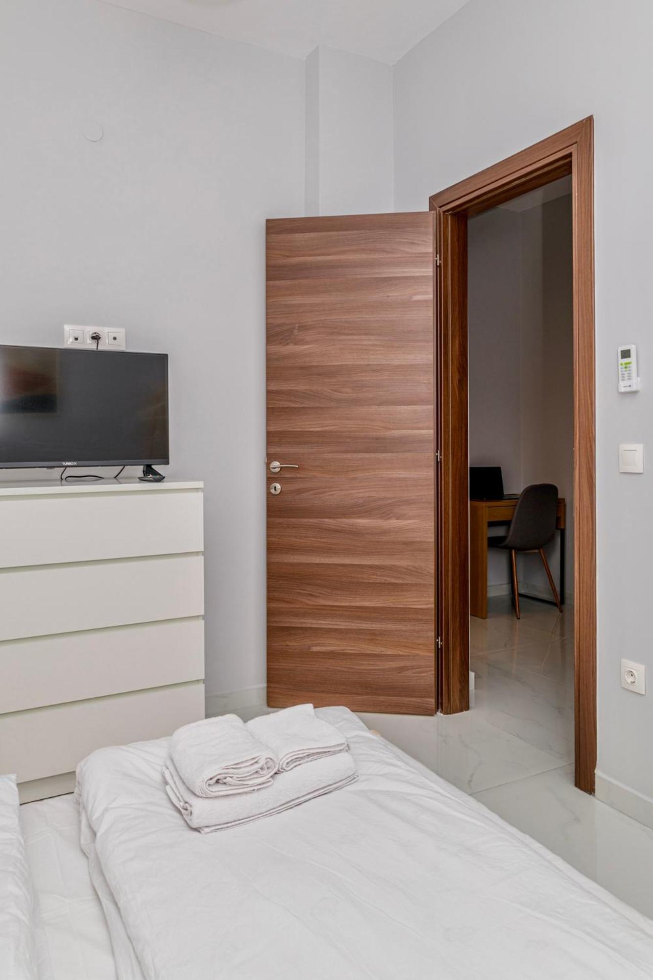 Cozy Studio In The City Center Tesalonika Bagian luar foto